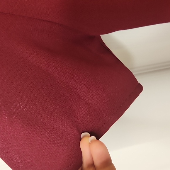 Women's Burgandy Red V-Neck Short Sleeve Top    Size S - Picture 4 of 9